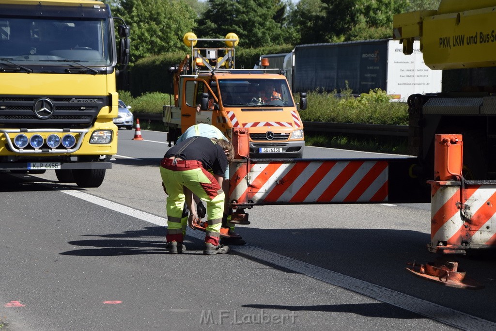 LKW in Boeschung A 3 Rich Frankfurt Hoehe Roesrath Lohmar P028.JPG - Miklos Laubert